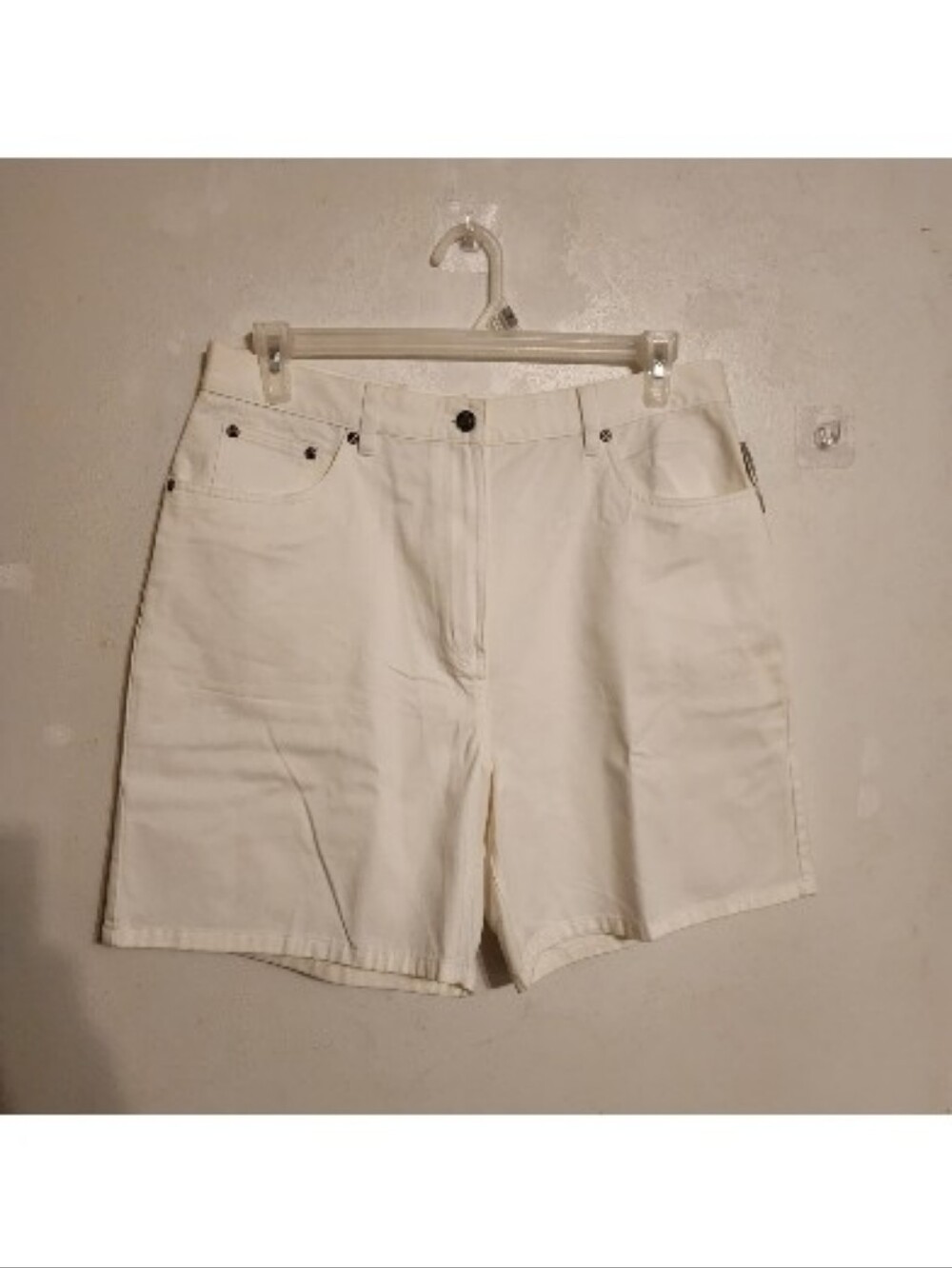 L.L. Bean 5-Pocket Twill White 6" Shorts Size 18 NWT